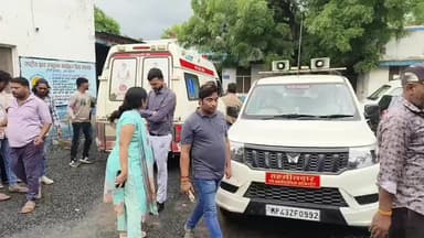 आलोट: जिले में बेखौफ खनन माफिया: पटवारी पर बुलडोजर चढ़ाने की कोशिश, हाथ तोड़ा और पंचनामा फाड़ा।
