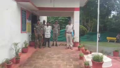 कोंडागांव: कोण्डागांव में नाबालिग से बलात्कार के फरार आरोपी डोमेन्द्र कोर्राम को पुलिस ने कोंगेरा जंगल से गिरफ्तार किया