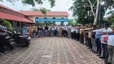 "नशे से दूरी है जरूरी 2.0" अभियान के अंतर्गत जिला शिक्षा एवं प्रशिक्षण संस्थान छिंदवाड़ा खजरी चौक में जनजागरूकता कार्यक्रम आयोजित किया गया एवं नशामुक्ति की शपथ दिलाई गई।
#NasheSeDooriHaiZaroori2.0
#NashaMuktBharat
#नशा_मुक्त_मध्यप्रदेश #NashaMuktChhindwara
#procwa #छिन्दवाड़ा
#JansamparkMP
Home Department of Madhya Pradesh
Chhindwara Police
Social Justice and Disabled Welfare Department ,Madhya Pradesh
Jansampark Madhya Pradesh