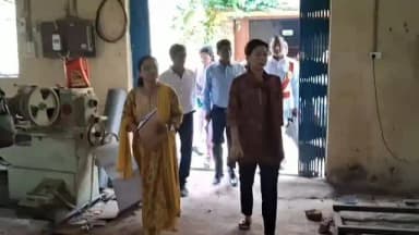 🏭 उद्योग को बढ़ावा | 📈 निवेश को प्रोत्साहन | रोजगार सृजन
आज जिला पदाधिकारी, जहानाबाद श्रीमती छिरिङ वाई भूटिया ने इंडस्ट्रियल एस्टेट, बियाडा, जहानाबाद का स्थल निरीक्षण कर औद्योगिक इकाइयों की प्रगति एवं उत्पादन गतिविधियों की समीक्षा की।
⚙️ निर्धारित समय-सीमा में उत्पादन प्रारंभ नहीं करने वाली इकाइयों को नोटिस निर्गत करने तथा नोटिस के उपरांत भी उत्पादन प्रारंभ नहीं होने पर BIADA के प्रावधानों के अनुरूप नियमानुसार कार्रवाई सुनिश्चित करने का निर्देश दिया गया।
✅ जिला प्रशासन की प्राथमिकताएँ: 🏭 उद्योग संवर्धन
📈 निवेश प्रोत्साहन
👷 स्थानीय रोजगार सृजन
🚀 समयबद्ध औद्योगिक विकास
"सशक्त उद्योग • सशक्त अर्थव्यवस्था • समृद्ध जहानाबाद"
#Jehanabad #DistrictAdministrationJehanabad #BIADA #IndustrialDevelopment #InvestmentPromotion EaseOfDoingBusiness
