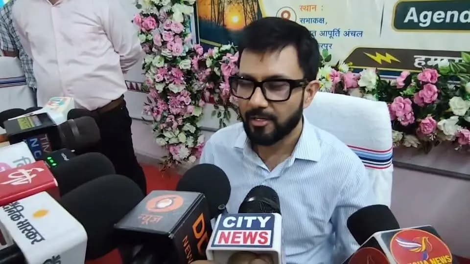 विद्युत आपूर्ति अंचल कार्यालय, मुजफ्फरपुर में नॉर्थ बिहार पावर डिस्ट्रीब्यूशन कंपनी लिमिटेड (NBPDCL) के तत्वावधान में सोलर मेला सह सोलर लोन मेला का आयोजन किया गया। मेला के आयोजन के अवसर पर मीडिया कर्मी से बात करते हुए नॉर्थ बिहार पावर डिस्ट्रीब्यूशन कंपनी लिमिटेड के प्रबंध निदेशक श्री राहुल कुमार।
Information & Public Relations Department, Government of Bihar
#NBPDCL
