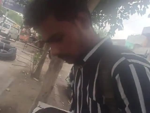 🪳🪳 ye dono madrchod hai sale cockroach 🪳 hai