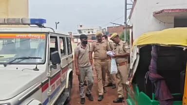 मिर्ज़ापुर: थाना पड़री क्षेत्र के ग्राम उसरहवा रेलवे ट्रैक के पास मिले किन्नर के शव की घटना में एक अभियुक्त गिरफ्तार, ऑटो बरामद