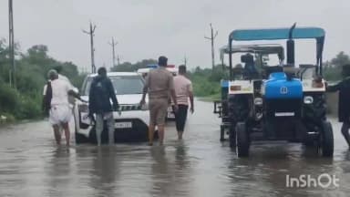 કોઠંબા: કોઠંબા તાલુકામાં પાણી ભરાયા, શહેરના રસ્તા પર વાહનો ફસાયા