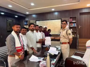 बैकुंठपुर: बैकुंठपुर पुलिस लाइन में छात्रा पूजा पैकरा आत्महत्या मामले में परिजनों ने सरगुजा आईजी से की मुलाकात