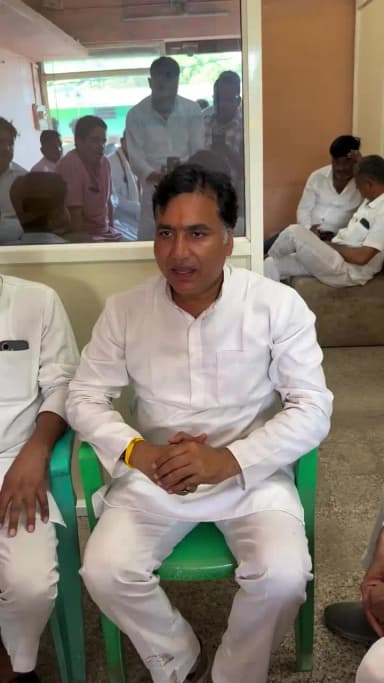 #नरसिंहगढ़ में विधायक मोहन शर्मा और उसके बेटे बबलू और उनके गुंडो द्वारा की गई अभद्रता के विरोध में सभी साथियों कल 12 क