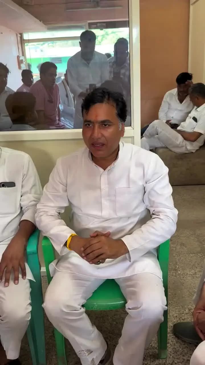 #नरसिंहगढ़ में विधायक मोहन शर्मा और उसके बेटे बबलू और उनके गुंडो द्वारा की गई अभद्रता के विरोध में सभी साथियों कल 12 क