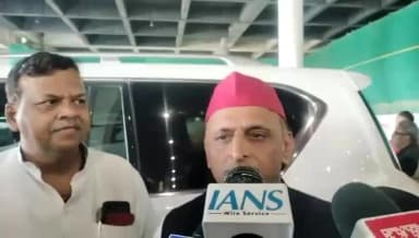 भारत सरकार और यूपी सरकार में कंपटीशन चल चल रहा है कि कौन ज्यादा पेपर लीक कराएगा-सपा मुखिया ने भाजपा पर कसा तंज #NewDelhi