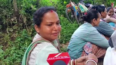 জলপাইগুড়ি: চা শ্রমিকদের ন্যূনতম মজুরির দাবিতে আজ সকালে জলপাইগুড়ির ডেঙ্গুয়াঝাড় বাগানে গেট মিটিং করল জয়েন্ট ফোরাম