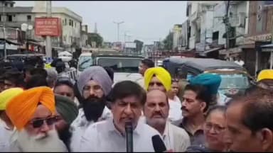 ਹੁਸ਼ਿਆਰਪੁਰ: ਸਿਟੀ ਹੋਸ਼ਿਆਰਪੁਰ ਵਿੱਚ ਆਮ ਆਦਮੀ ਪਾਰਟੀ ਦੇ ਵਰਕਰਾਂ ਵੱਲੋਂ ਨੀਟ ਪੇਪਰ ਲੀਕ ਦੇ ਵਿਰੋਧ ਵਿੱਚ ਕੱਢਿਆ ਗਿਆ ਰੋਸ ਮਾਰਚ