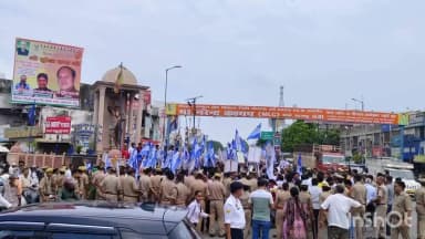 हापुड़: मेरठ तिराहे पर CJP प्रोटेस्ट में दिल्ली में छात्रों पर हुए लाठीचार्ज के विरोध में आजाद समाज पार्टी ने किया प्रदर्शन