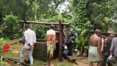 নয়াগ্রাম: নয়াগ্রাম ব্লকের বিরিবাড়িয়া গ্রামে কুঁয়োতে পড়ে যাওয়া ছাগল ছানা কে উদ্ধার করতে নেমে মৃত্যু হল জয়রাম কিস্কু নামে এক যুবকের