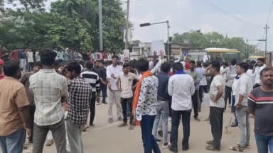 नीट पेपर मामला सासाराम पोस्ट ऑफिस पर छात्रों का बहुत बड़ा भीड़, प्रधानमंत्री और शिक्षा मंत्री का मांग रहे लोग इस्तीफ
