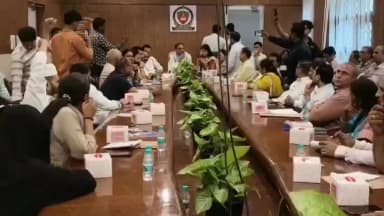 सीलमपुर: उत्तर पूर्व जोन की बैठक में पार्षदों ने क्षेत्र की समस्याएं उठाईं