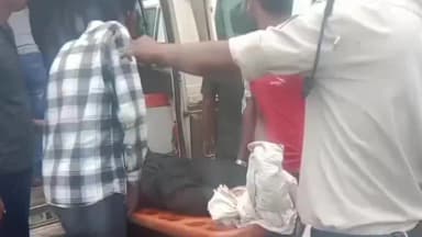 निवास: जिले के शासकीय कॉलेज निवास के सामने दो बाइकों में जोरदार टक्कर, हादसे में 5 घायल, 1 जबलपुर रेफर