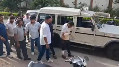 नरसिंहपुर: 5 युवकों को डंपर से कुचलने वाले 8 आरोपियों का पुलिस ने निकाला जुलूस, कोर्ट में किया पेश