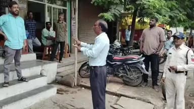 बुरहानपुर: आजाद नगर चौराहे पर निगम की कार्रवाई, अतिक्रमण हटाया