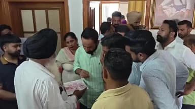 ਬਰਨਾਲਾ: ਸਫਾਈ ਸੇਵਕਾਂ ਤੋਂ ਸੰਸਦ ਮੈਂਬਰ ਮੀਤ ਨੇ ਮੰਗੀ ਮਾਫੀ ਕਿਹਾ ਜੋ ਹੋਇਆ ਅਨਮਨੁਖੀ ਸੀ ਐਮਪੀ ਦਫਤਰ ਪਹੁੰਚਣ ਸਾਰ