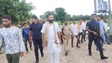 चरखारी: चरखारी विधायक ने सूपा-बम्हौरी सड़क का किया निरीक्षण, ग्रामीणों की समस्याएं सुनीं