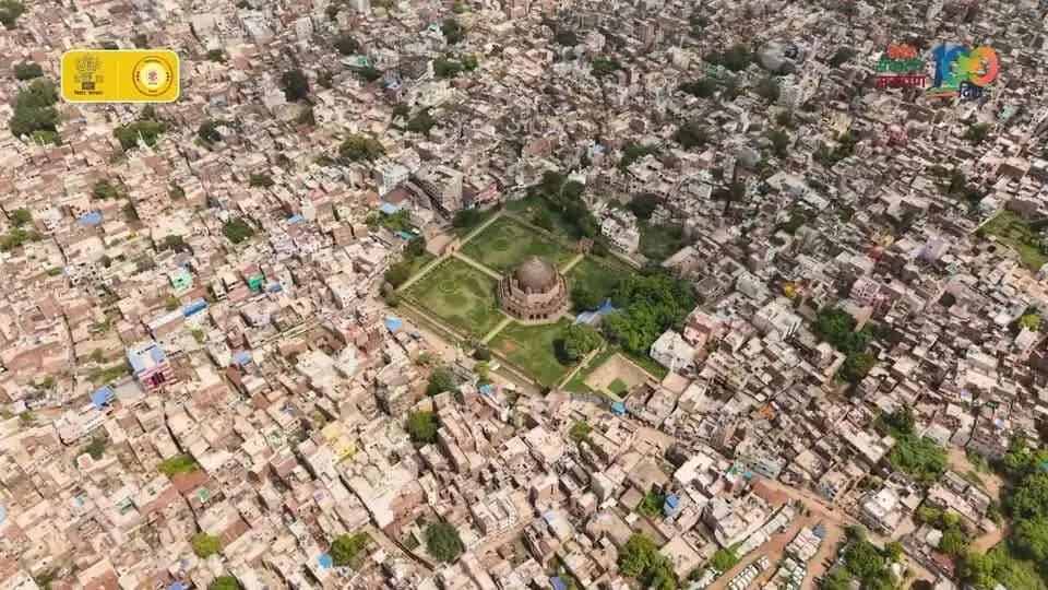 माननीय मुख्यमंत्री श्री सम्राट चौधरी जी द्वारा जनहित को सर्वोच्च प्राथमिकता देते हुए बीते 100 दिनों में अनेक ऐतिहासिक निर्णय लिए गए, जिन्होंने सुशासन, विकास और जनकल्याण को नई गति दी है।
यह केवल 100 दिनों की उपलब्धियों का सफर नहीं, बल्कि विकसित, समृद्ध और आत्मनिर्भर बिहार के संकल्प को साकार करने की मजबूत शुरुआत है। इस अवसर पर रोहतास जिला आधारित एक डॉक्यूमेंट्री की प्रस्तुति की गयी।
#100DaysOfCMSamrat
#SevaSankalpSamarpanKe100Din
#PragyaBhumiBihar
#BiharProgress
#DevelopedBihar