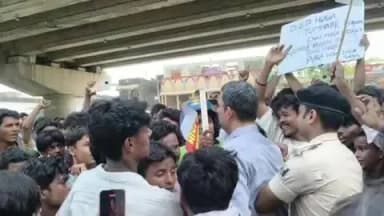 बहादुरगंज: बहादुरगंज में NEET पेपर लीक के विरोध में हिंसक प्रदर्शन, DDC-BDO की गाड़ी तोड़ी; 21 हिरासत में