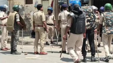 बेतिया: बेतिया के महावत टोली में प्रदर्शन के दौरान पथराव, एक दर्जन से अधिक छात्र हिरासत में