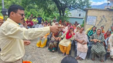 टिहरी: टिहरी में रिंग रोड मुआवजे को लेकर ग्रामीणों का विरोध, दिनेश धनाई ने न्याय का भरोसा दिया