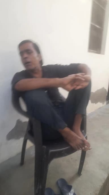 yah aadami Bhagwan ko target kar raha hai aur Gali de raha hai gram khatauli tahsil sasani jald se jald kaarvayi Ho