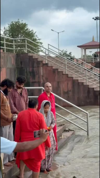 हरिद्वार: उत्तराखंड: गंगा में डुबकी लगाते ही मुस्लिम से हिंदू बनी लड़की, रील देखकर सनातन से जुड़ी