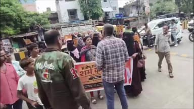 इंदौर: विश्व हिन्दू परिषद के नेता के घर का मुस्लिम महिलाओं ने किया घेराव, बयानों से नाराज़ होकर की जमकर नारेबाजी