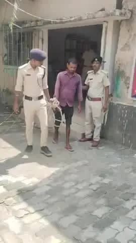 घाट कुसुंभा: कोरमा थाना पुलिस ने शराब निषेध कानून के तहत फरार अभियुक्त को किया गिरफ्तार