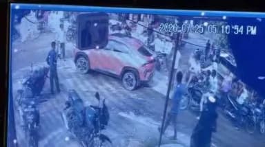 भवाखेड़ा चौराहा और आज क्षेत्र पुलिस डिपार्टमेंट में कार्यकर्ता के साथ हुई मारपीट सेट टीवी कैमरे में घटना समय 4:30 बजे की