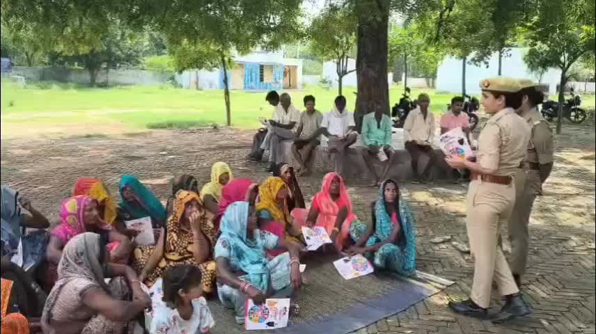 रायबरेली: मझिलहा में डीह थाना पुलिस द्वारा महिला सुरक्षा और सशक्तीकरण को बढ़ावा देने के लिए चलाया गया विशेष अभियान।