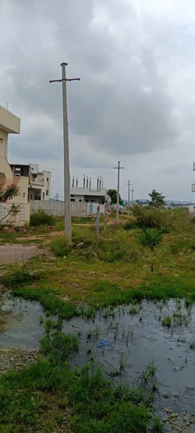 నారాయణపేట్: మూడో వార్డు విద్యుత్ స్తంభాలకు వైర్లు బిగించకపోవటంపై కౌన్సిలర్ ఆవేదన