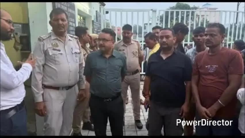 नाहन: सांप के काटने से मजदूर की मौत के मामले में मोगीनंद में बवाल, मुआवजे की मांग पर प्रदर्शन, SDM की दखल से शांत हुआ माहौल
