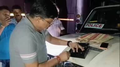মাটিগাড়া: স্পিকার বক্সে লুকিয়ে ব্রাউন সুগার পাচারের ছক ভেস্তে দিল পুলিশ, প্রায় ৩০০ গ্রাম ব্রাউন সুগারসহ গ্রেফতার ২