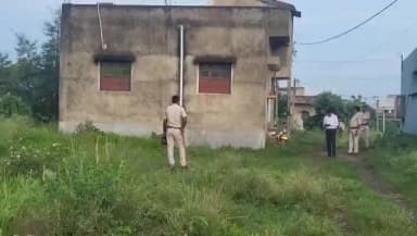 ফরিদপুর দুর্গাপুর: দুর্গাপুরে এনআইএ-র তল্লাশি, দুর্গাপুর মেন গেট সংলগ্ন নিউ স্টিল পার্কে ঘিরে ফেলা হল বাড়ি