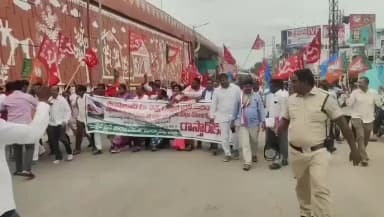 సూర్యాపేట: బుల్లెట్ రైలు మంజూరు చేయాలని డిమాండ్ చేస్తూ సూర్యాపేటలో అఖిలపక్షం రాస్తారోకో, ట్రాఫిక్ అంతరాయం