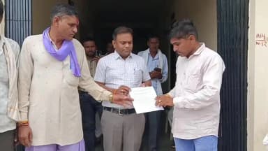 सुसनेर: श्यामपुरा के ग्रामीणों ने डग रोड पर तहसीलदार को ज्ञापन सौंपा, कालवा बालाजी मार्ग, स्कूल, गोशाला, श्मशान से अतिक्रमण हटाने की मांग