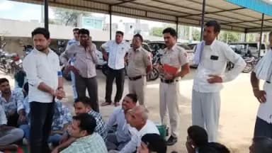 लोहारू: लोहारू में जेई ने एसडीओ पर लगाए जातिसूचक टिप्पणी व जान से मारने की धमकी के आरोप, कार्रवाई की मांग को लेकर कर्मचारियों ने
