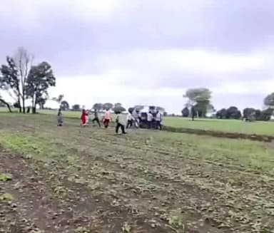 खाचरौद: खाचरौद तहसील के भाटखेड़ी गांव में जमीन विवाद के चलते खेत में हुई मारपीट