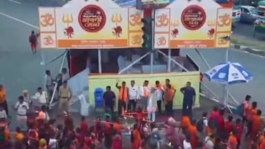 তারকেশ্বর: শ্রাবণের পবিত্র সোমবারে তারকেশ্বরে শিবভক্তদের সঙ্গে বিধায়ক দিলীপ সিং, বাবা তারকনাথের আশীর্বাদ কামনা