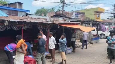 बसंतपुर: वीरपुर हटिया चौक के दुकानदारों ने बरसात तक मांगा समय, कार्रवाई पर उठाए सवाल