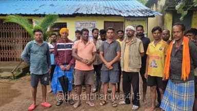 माकड़ी: अमोड़ीपारा प्राथमिक शाला में तालाबंदी, शिक्षकों की कमी पर अड़े पालक, अधिकारियों से वार्ता बेनतीजा रही