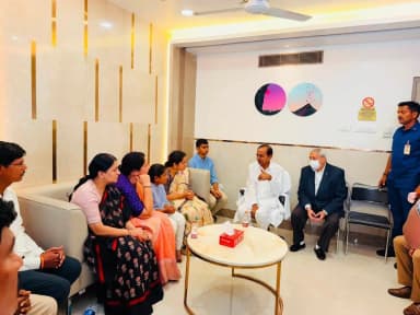 మహబూబాబాద్: సికింద్రాబాద్ యశోదా ఆసుపత్రిలో సెవేర్ గా ఉన్న పెద్ది సుదర్శన్ రెడ్డి కోసం కేసీఆర్ సందర్శన