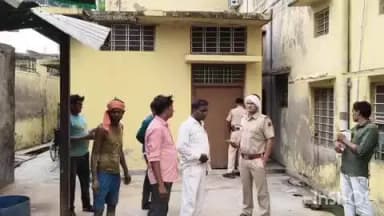बाड़ी: मिट्टी की ढाई में दबने से 3 बच्चों के पिता की हुई मौत