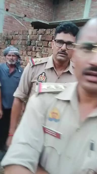 ब्लाक नौगढ़ के आमदाहाँ चौकी इंचार्ज घुश लेकर पारिवारिक विवाद में हाथ उठाए और धमकी दी इनके ऊपर जल्दी से कार्यवाही की जाए