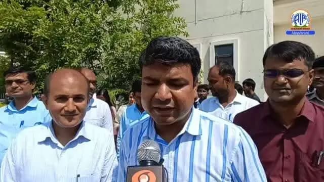 आज दिनांक 27.07.2026 को शेरशाह इंजीनियरिंग कॉलेज, रोहतास में स्टार्टअप पिच डेक कार्यशाला का आयोजन किया गया। कार्यशाला का उद्घाटन जिला पदाधिकारी, रोहतास दीपक कुमार मिश्र ने किया। जिसमें युवा उद्यमियों और विद्यार्थियों को स्टार्टअप शुरू करने तथा उसे आगे बढ़ाने की जानकारी दी गयी।
#IPRD
#biharindustriesdept
#rohtas
#students