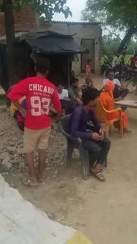 hamare gaon ka dharna pradarshan hai gram sarara Kala Thana kamlapur jila Sitapur Uttar Pradesh kripya