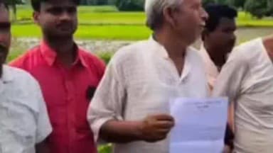 नौतन: नौतन के मंगलपुर में न्याय की उठी मांग, कब्जाधारियों ने प्रदर्शन कर जताया रोष,मरे हुए किसानों के नाम भी जारी हुआ बेद